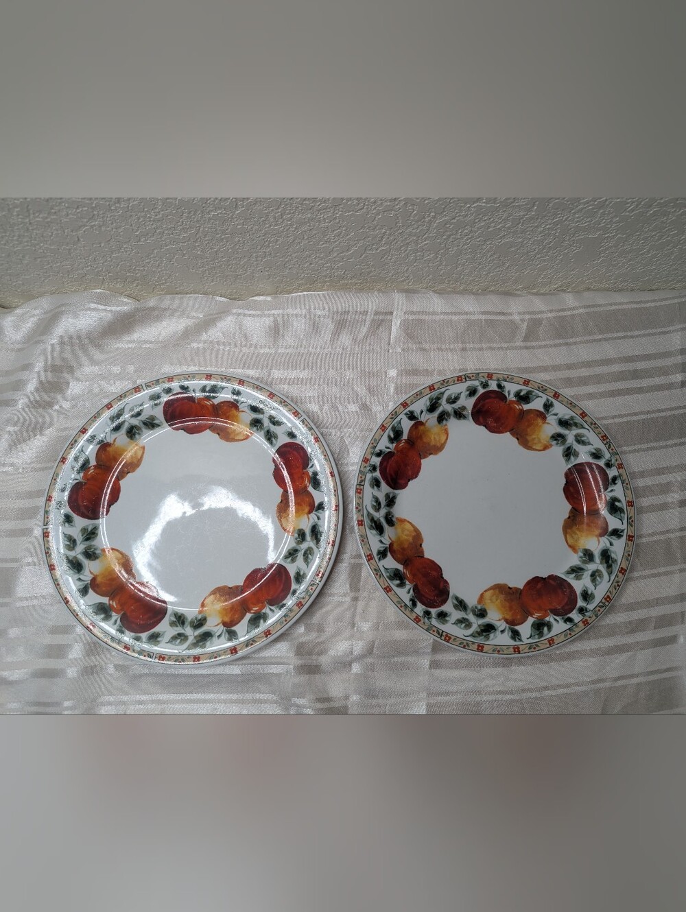 Gibson Apples Plates Dinner Lot of 2 Red Apples, Flowers Green Leaves, Vintage